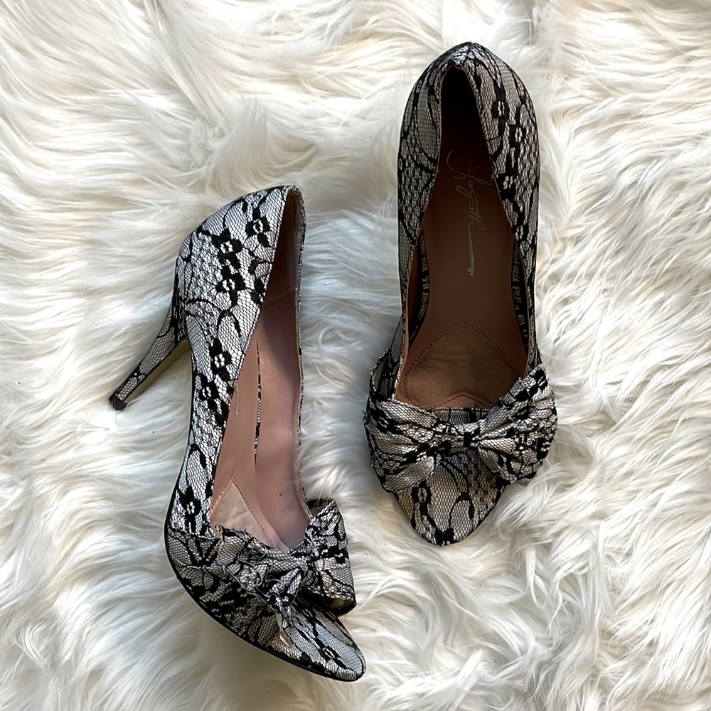 Gwyneth Lace Bow Peep Toe Pumps Black/White 9.5